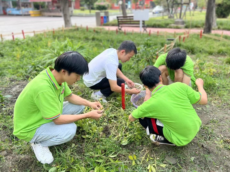 就業(yè)不迷茫！把孩子交給新華，您就放心吧