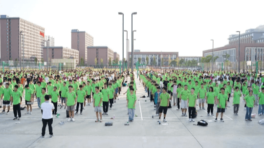 <b>開學一個月，新華學子的校園生活是什么樣的呢</b>